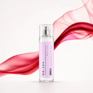 Bargello Body Mist 384 femme présenté dans un flacon rose poudré sur un décor chaleureux aux tons dorés.