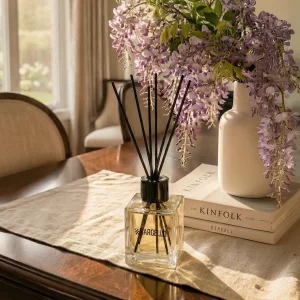 Diffuseur parfum d’intérieur Bargello Very Lila 50 ml dans une ambiance florale douce et élégante aux accents lilas